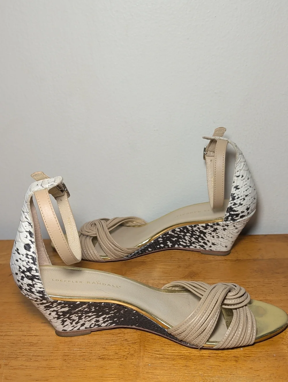 Loeffler Randall Anya Wedge Sandals Tan White Snakeskin Leather Women's Size 9